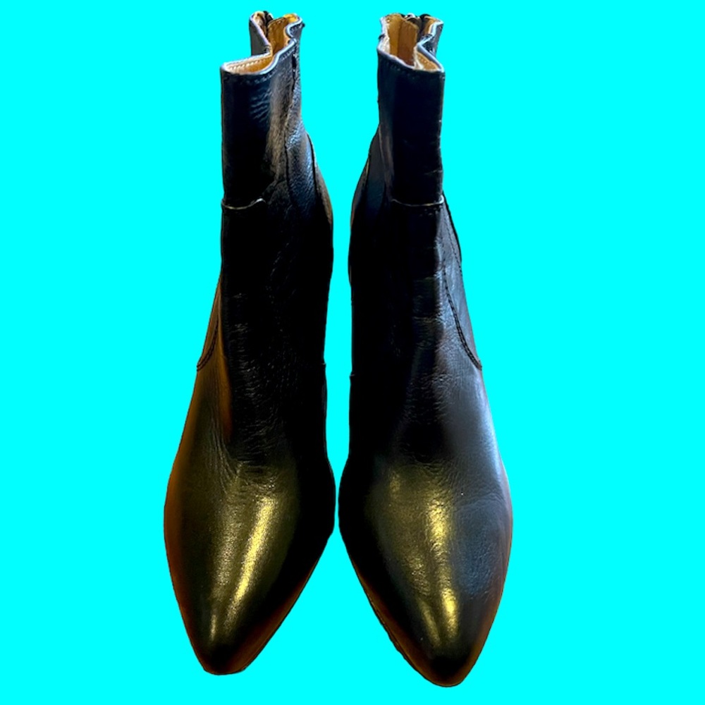 ✨FRYE REGINA Heel Bootie ✨